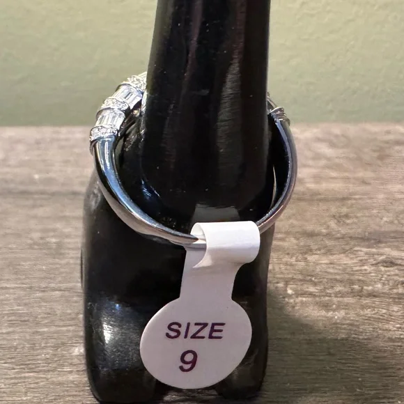 Bomb Party The Sterling Club size 9 ring - Picture 3 of 3